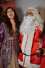 Nisha Jamwal at Zoya Christmas special hosted by Nisha Jamwal in Kemps Corner, Mumbai on 20th Dec 2012 (42).JPG